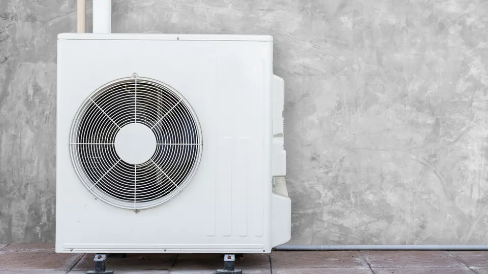 Photo page Services avec la présentation d'une pompe à chaleur après son installation